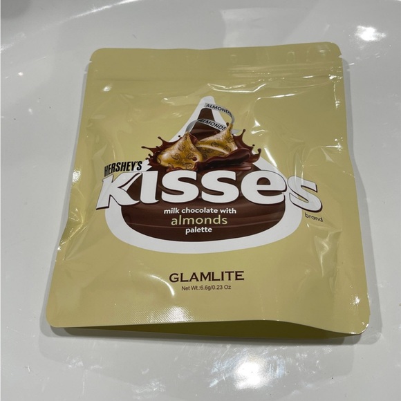 Glamlite x Hershey Kiss Milk Chocolate with Almonds Palette - Picture 4 of 5